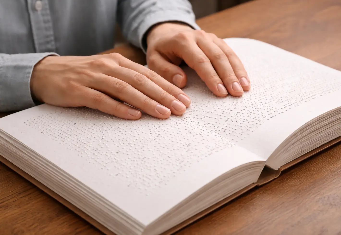 manos-lectura-braile
